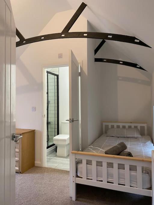 Modern 2 Bedroom Cottage Near Bike Park Wales. Мертир-Тидвилл Экстерьер фото