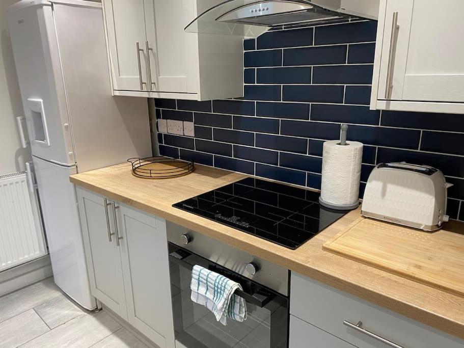 Modern 2 Bedroom Cottage Near Bike Park Wales. Мертир-Тидвилл Экстерьер фото