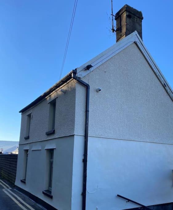 Modern 2 Bedroom Cottage Near Bike Park Wales. Мертир-Тидвилл Экстерьер фото